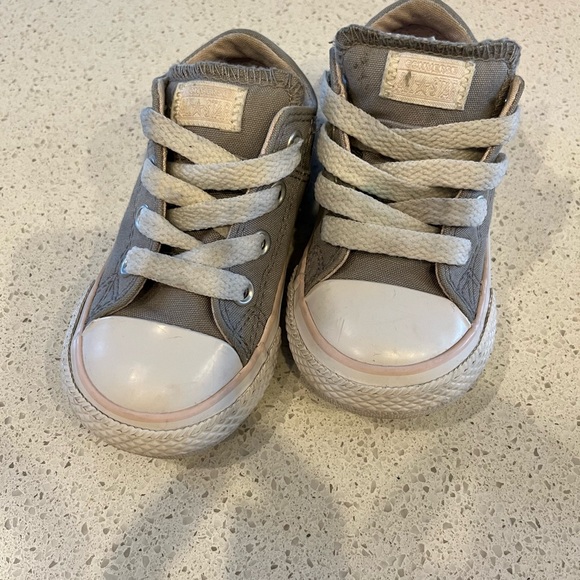 Toddler Converse Chuck Taylor Sneakers - Picture 2 of 6